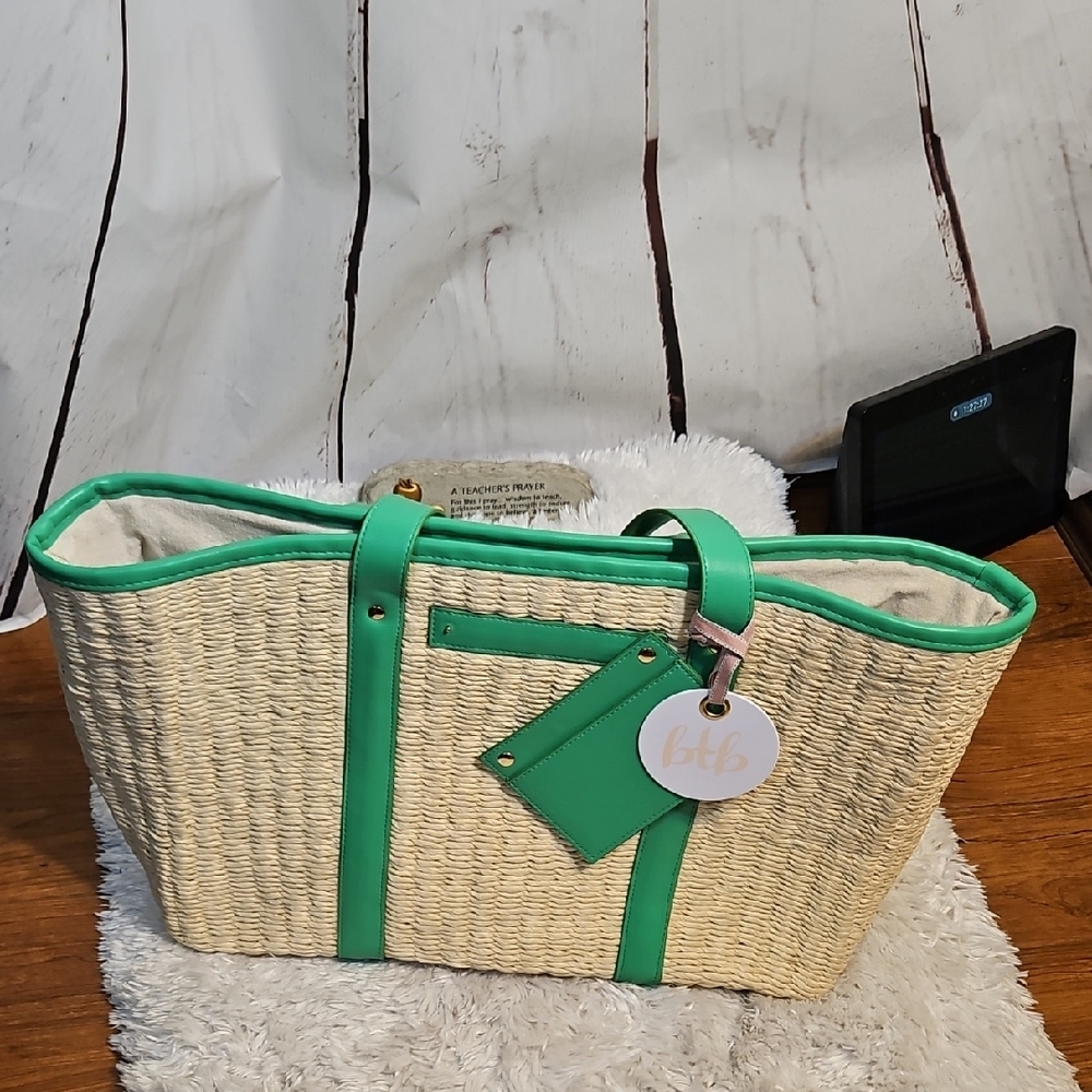 BTB Los Angeles Straw Tote Bag Green Trim Beach Market Shoulder Bag